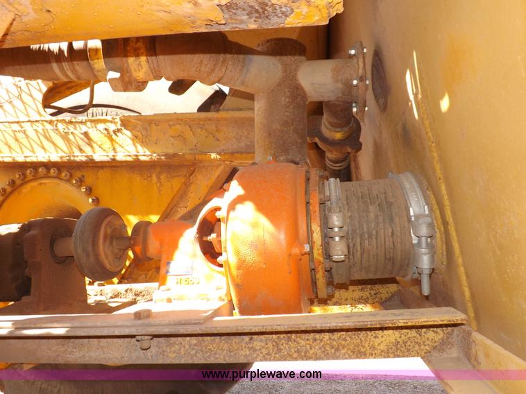 image for item I8449 Caterpillar 631 water wagon