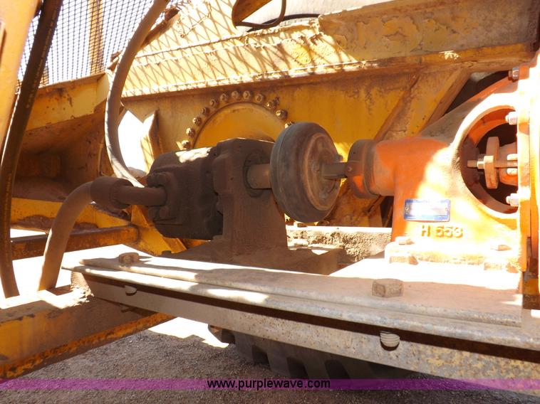 image for item I8449 Caterpillar 631 water wagon