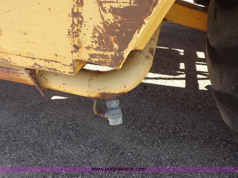 image for item I8449 Caterpillar 631 water wagon