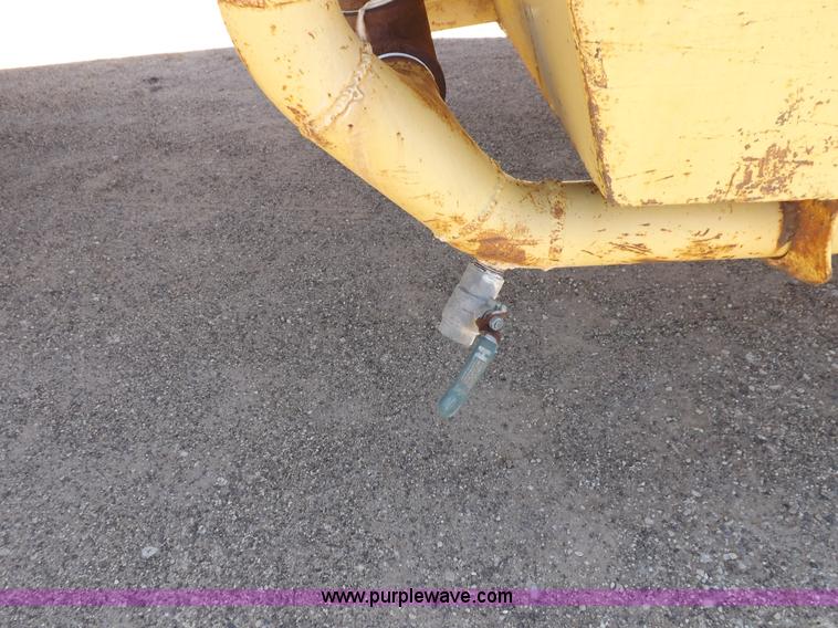 image for item I8449 Caterpillar 631 water wagon