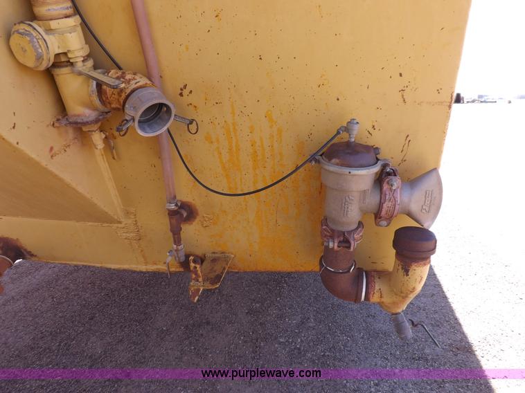 image for item I8449 Caterpillar 631 water wagon