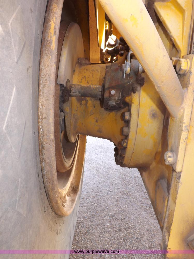 image for item I8449 Caterpillar 631 water wagon