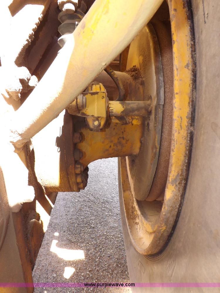 image for item I8449 Caterpillar 631 water wagon