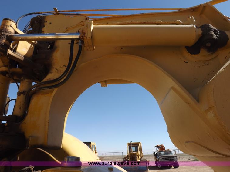 image for item I8449 Caterpillar 631 water wagon