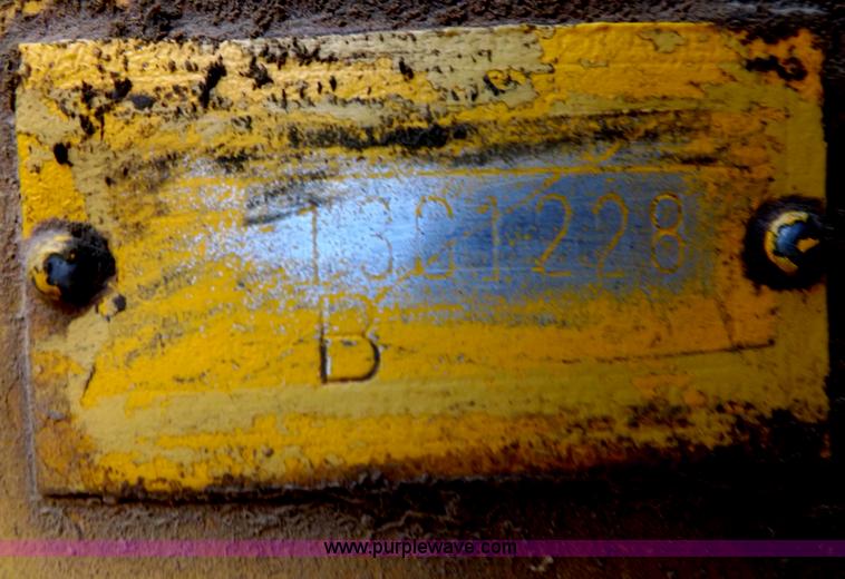 image for item I8449 Caterpillar 631 water wagon