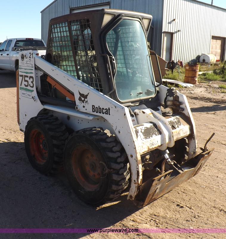 image for item I8470 2002 Bobcat 753 skid steer
