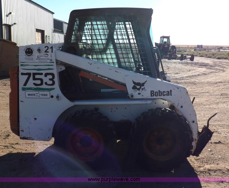 image for item I8470 2002 Bobcat 753 skid steer