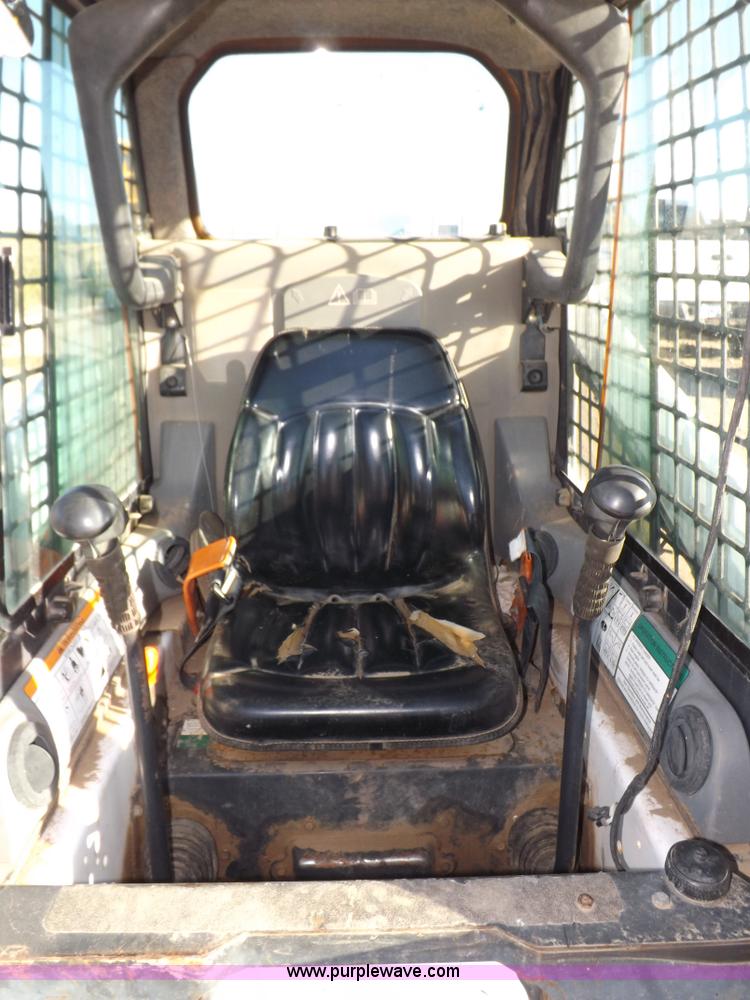 image for item I8470 2002 Bobcat 753 skid steer