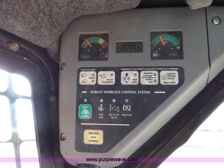 image for item I8470 2002 Bobcat 753 skid steer