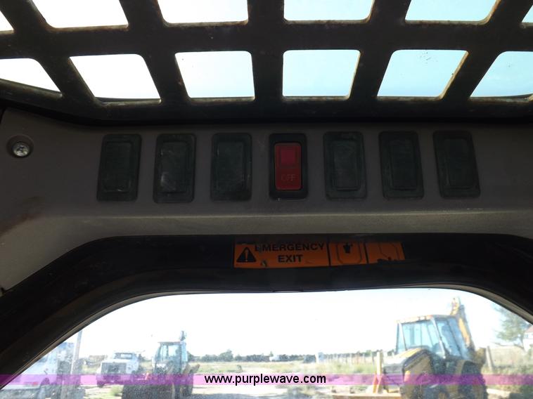 image for item I8470 2002 Bobcat 753 skid steer