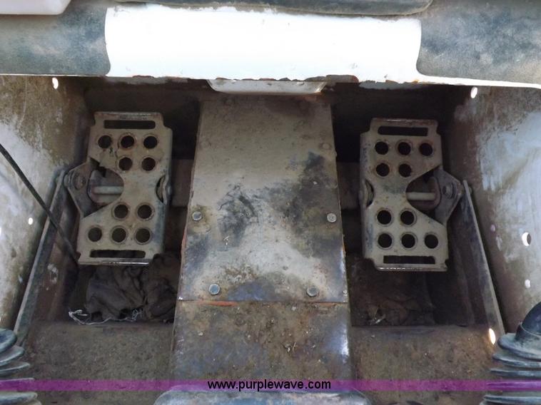 image for item I8470 2002 Bobcat 753 skid steer