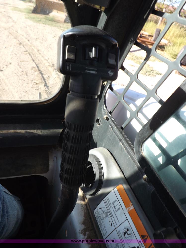 image for item I8470 2002 Bobcat 753 skid steer