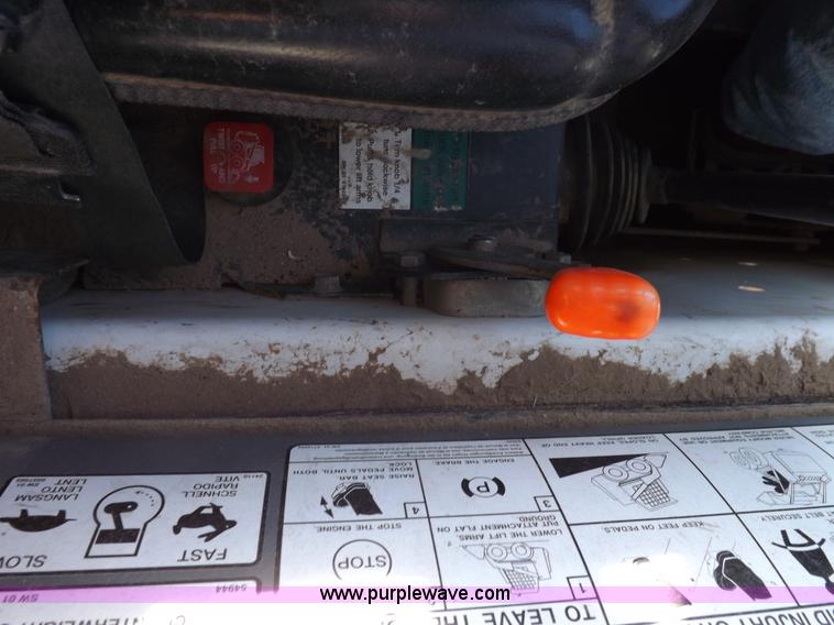 image for item I8470 2002 Bobcat 753 skid steer