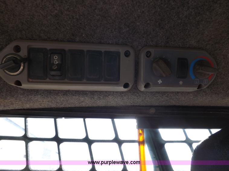 image for item I8470 2002 Bobcat 753 skid steer