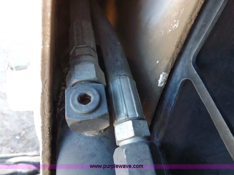 image for item I8470 2002 Bobcat 753 skid steer