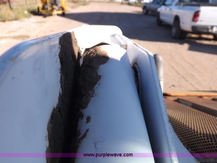 image for item I8470 2002 Bobcat 753 skid steer