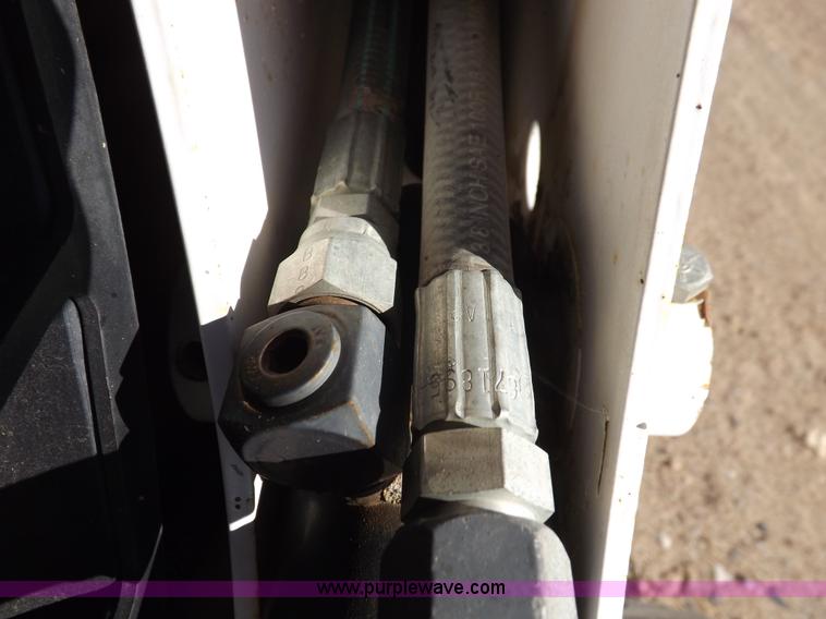 image for item I8470 2002 Bobcat 753 skid steer