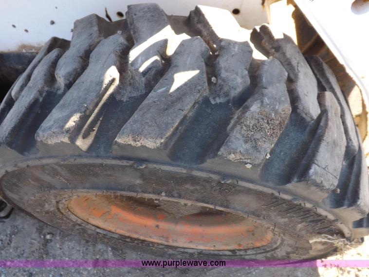 image for item I8470 2002 Bobcat 753 skid steer