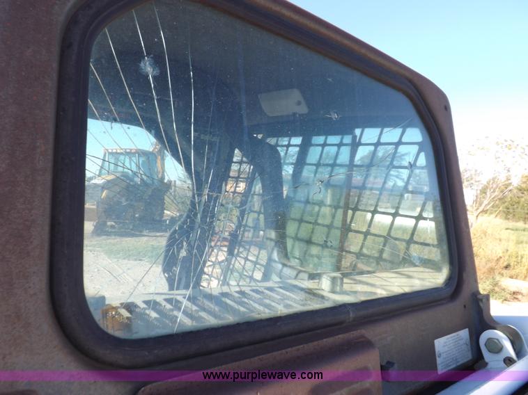 image for item I8470 2002 Bobcat 753 skid steer