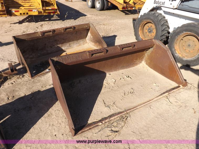 image for item I8470 2002 Bobcat 753 skid steer