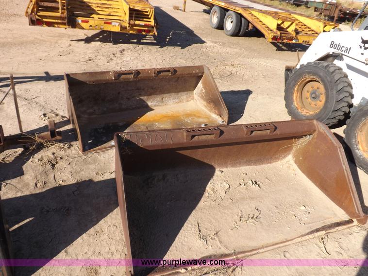 image for item I8470 2002 Bobcat 753 skid steer