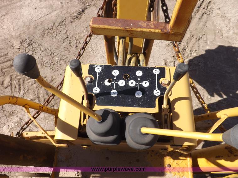 image for item I8483 1997 Vermeer V8550 trencher