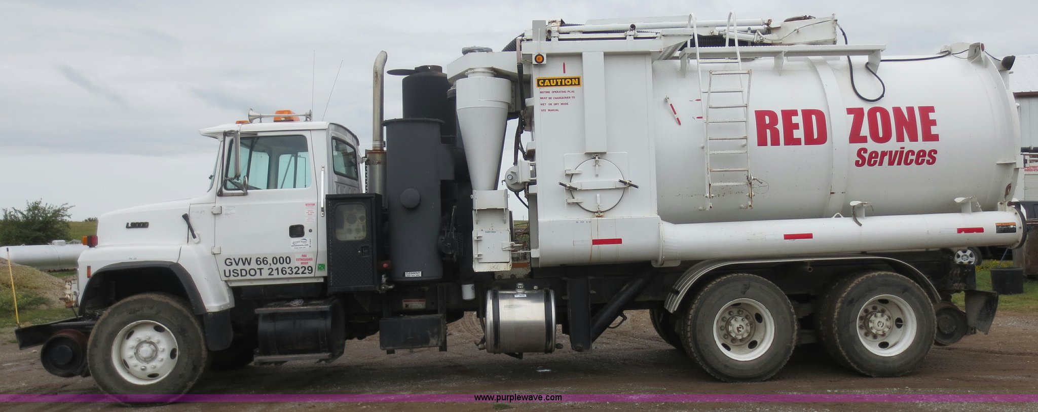 1995 Ford L9000 HiRail vacuum truck in Chelsea, OK Item B6855 sold