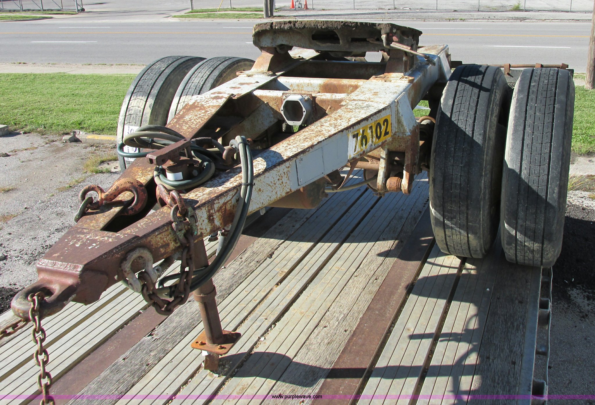 Semi trailer dolly in Kansas City, KS Item F5305 sold Purple Wave