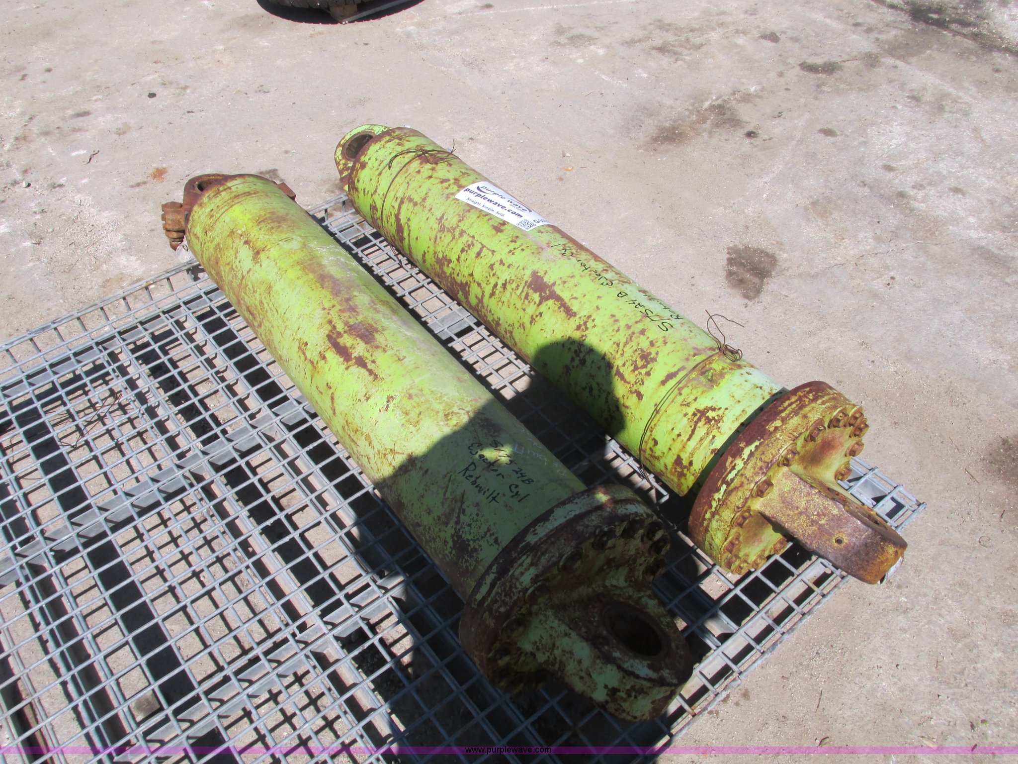 (2) rebuilt ejector cylinders for Terrex S/TS24B scrapers in Liberty