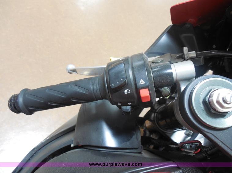 image for item AT9377 2006 Suzuki GSX-R1000 motorcycle