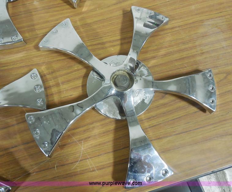 (3) chrome spinning hubcaps in Manhattan, KS Item AT9408 sold