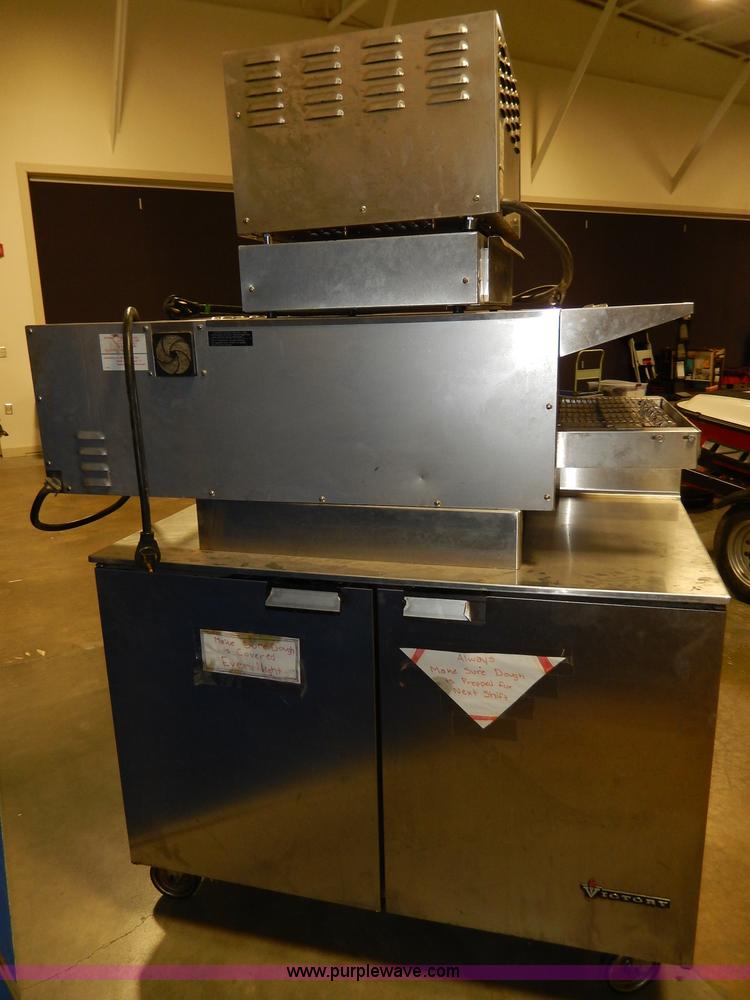 image for item AT9411 Assorted restaurant equipment
