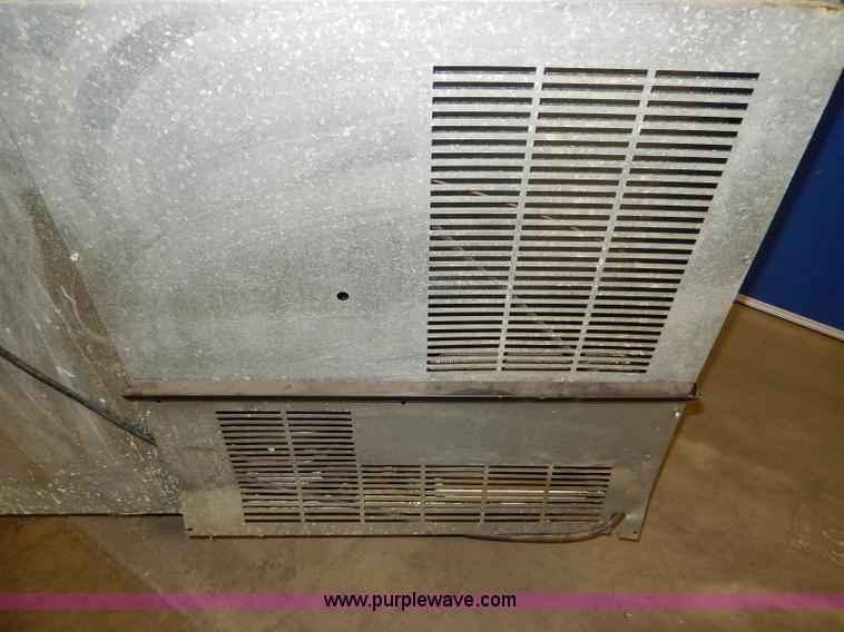 image for item AT9411 Assorted restaurant equipment