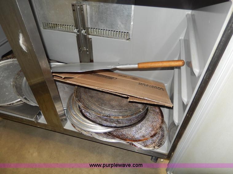 image for item AT9411 Assorted restaurant equipment