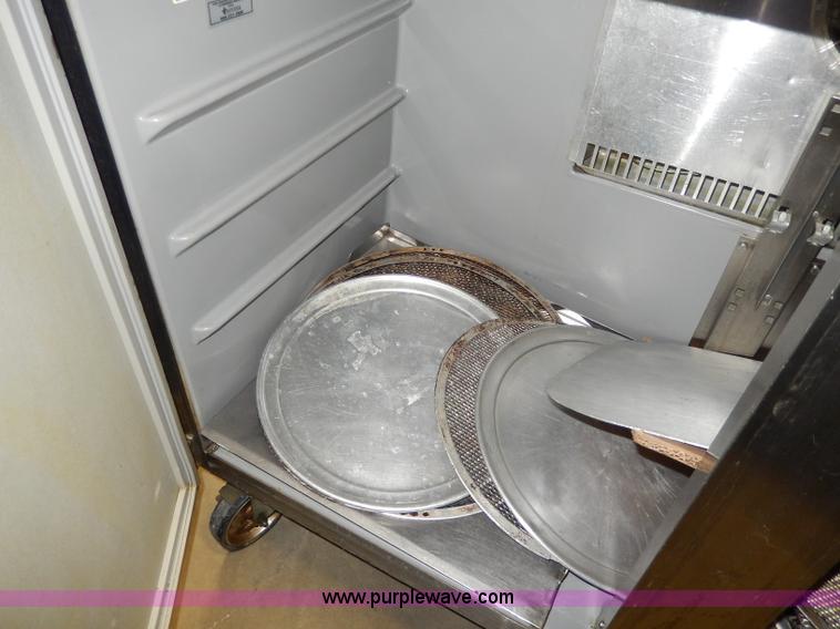 image for item AT9411 Assorted restaurant equipment