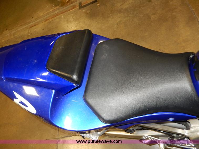 image for item AT9412 2000 Yamaha YZF-R1 motorcycle