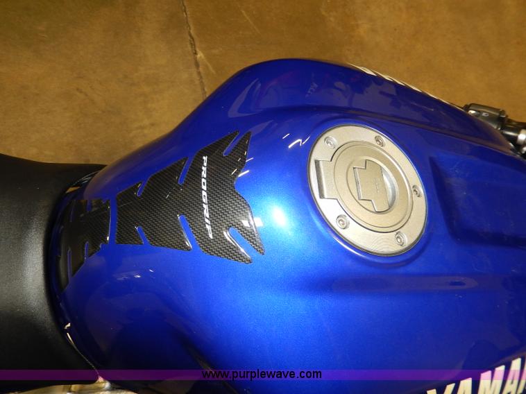 image for item AT9412 2000 Yamaha YZF-R1 motorcycle