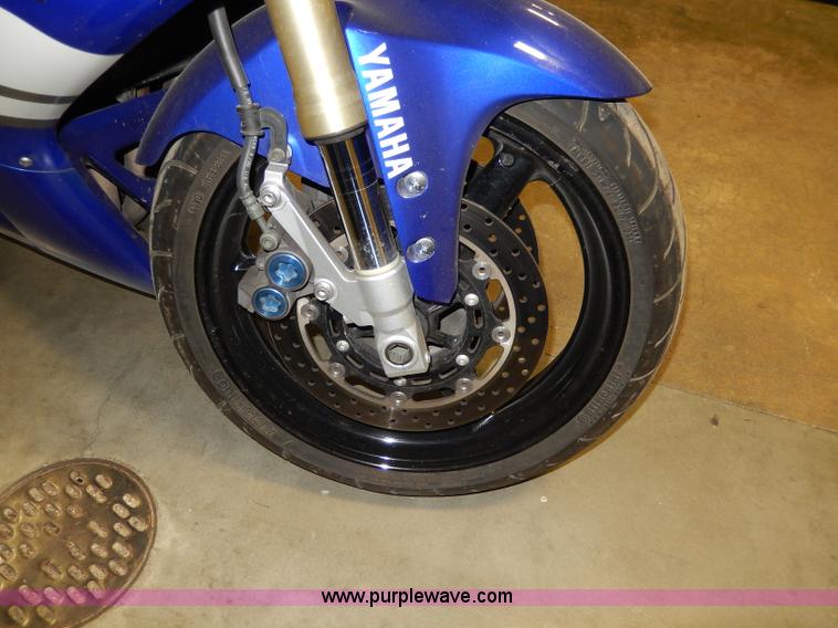 image for item AT9412 2000 Yamaha YZF-R1 motorcycle
