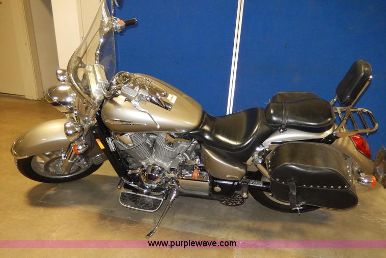 image for item AT9413 2003 Honda VTX1800R motorcycle