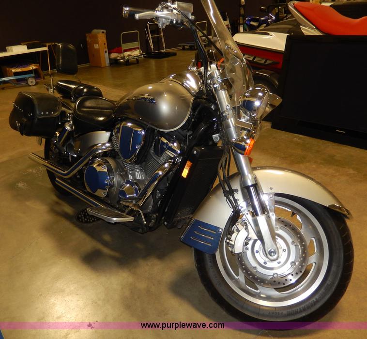 image for item AT9413 2003 Honda VTX1800R motorcycle