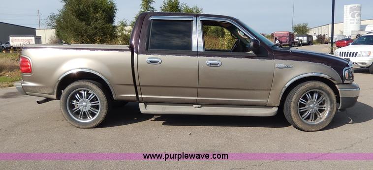 image for item H9588 2001 Ford F150 King Ranch SuperCrew pickup truck