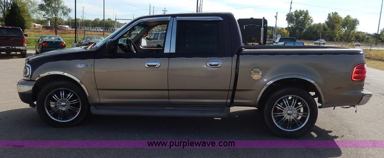 image for item H9588 2001 Ford F150 King Ranch SuperCrew pickup truck