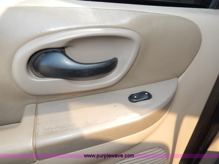 image for item H9588 2001 Ford F150 King Ranch SuperCrew pickup truck