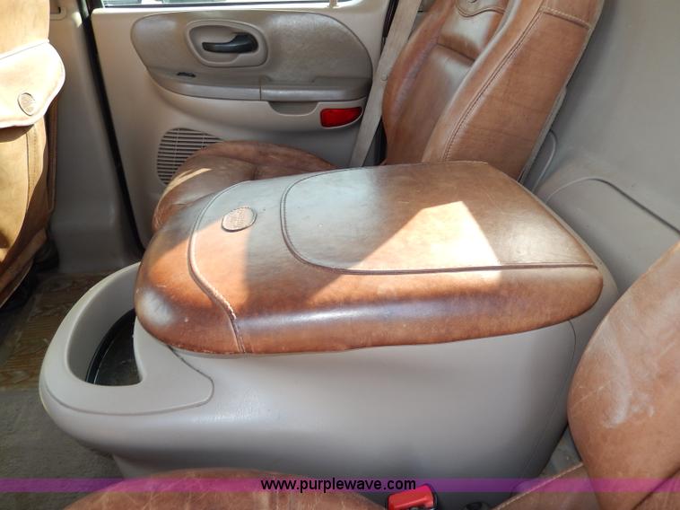 image for item H9588 2001 Ford F150 King Ranch SuperCrew pickup truck