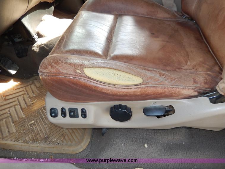 image for item H9588 2001 Ford F150 King Ranch SuperCrew pickup truck