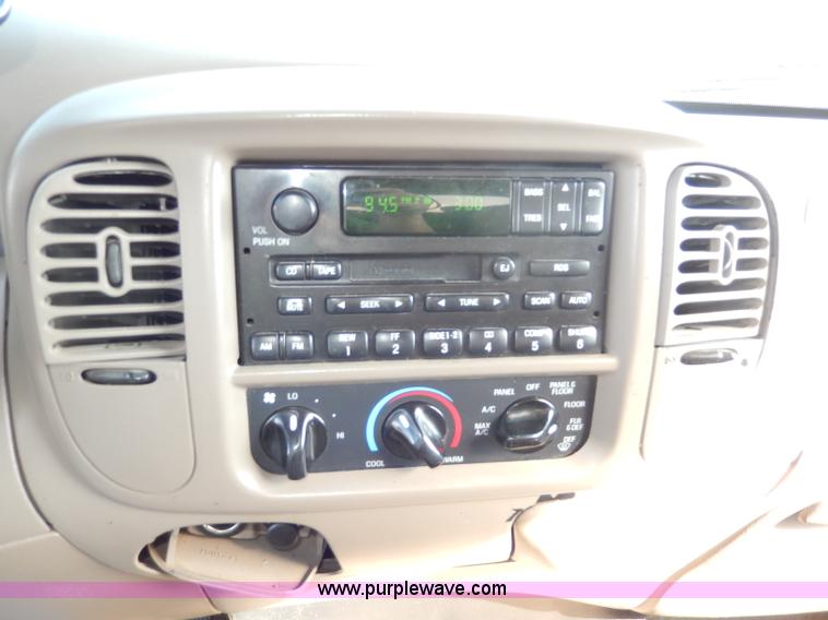 image for item H9588 2001 Ford F150 King Ranch SuperCrew pickup truck