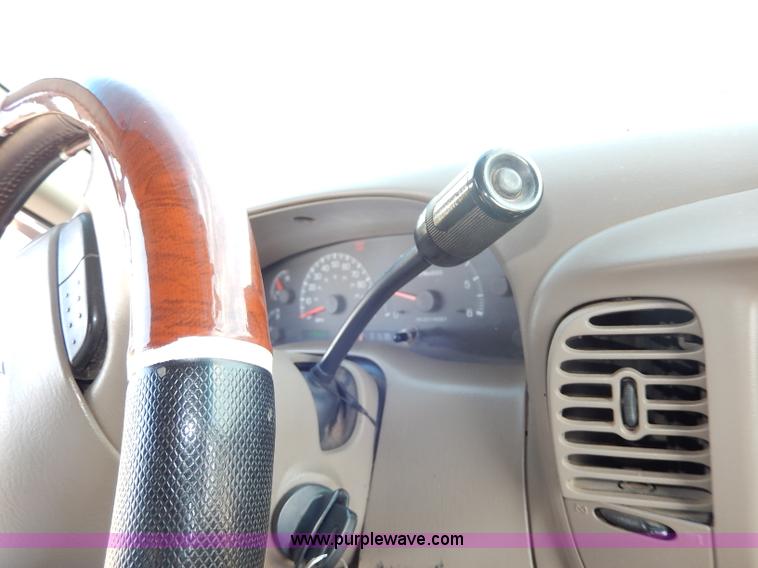 image for item H9588 2001 Ford F150 King Ranch SuperCrew pickup truck