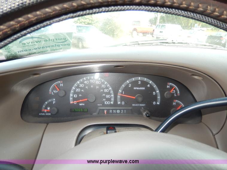 image for item H9588 2001 Ford F150 King Ranch SuperCrew pickup truck