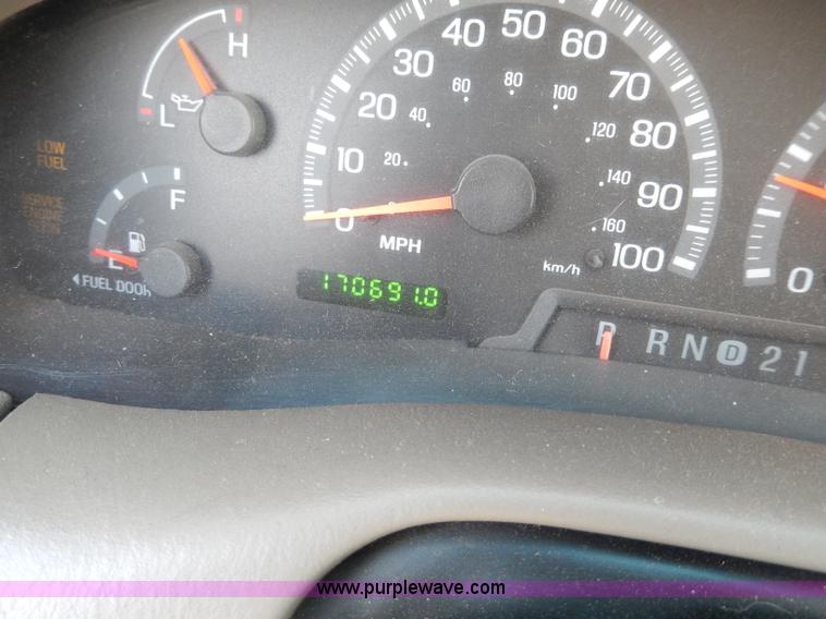 image for item H9588 2001 Ford F150 King Ranch SuperCrew pickup truck