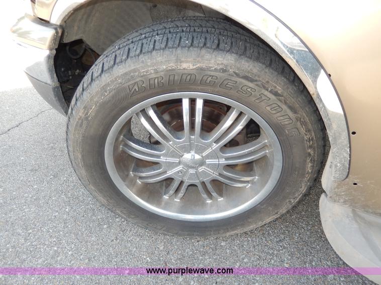 image for item H9588 2001 Ford F150 King Ranch SuperCrew pickup truck